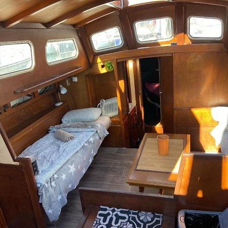 Fantastic Sailing Boat To Sleep In Barcelona Hotel Bagian luar foto