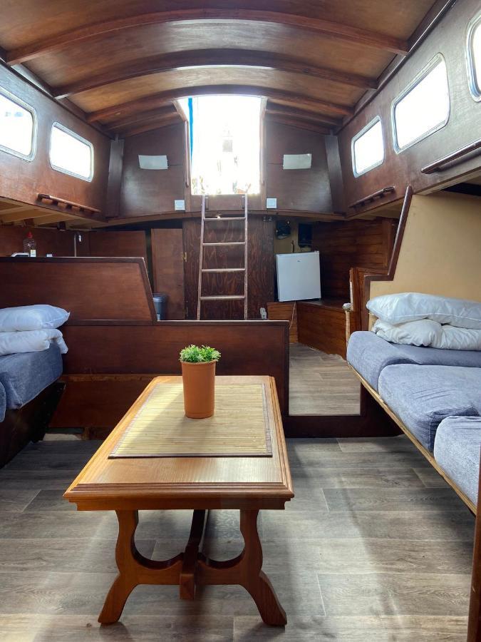 Fantastic Sailing Boat To Sleep In Barcelona Hotel Bagian luar foto